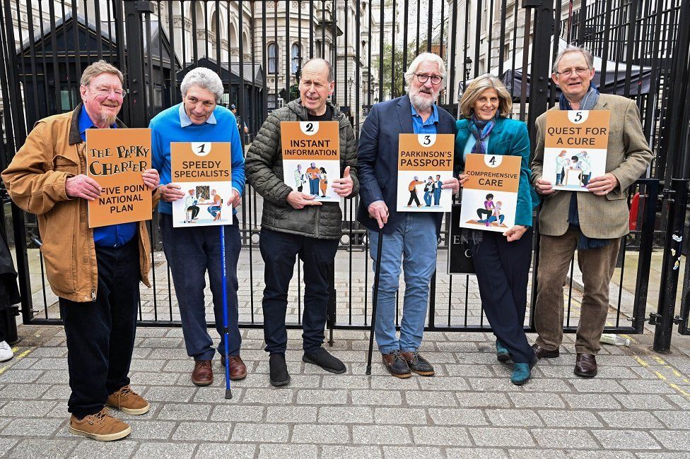 Mark Mardell, Paul Mayhew-Archer, Rory Cellan-Jones, Jeremy Paxman, Gillian Lacey-Solymar and Sir Nicholas Mostyn at Downing Street on Thursday