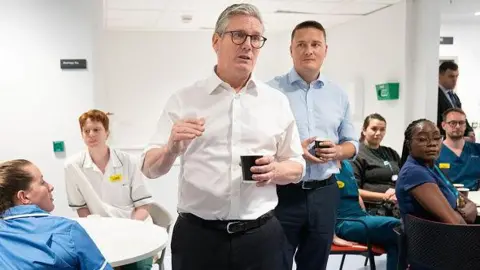 Getty Images Sir Keir Starmer and Wes Streeting addressing NHS staff at University College London Hospital