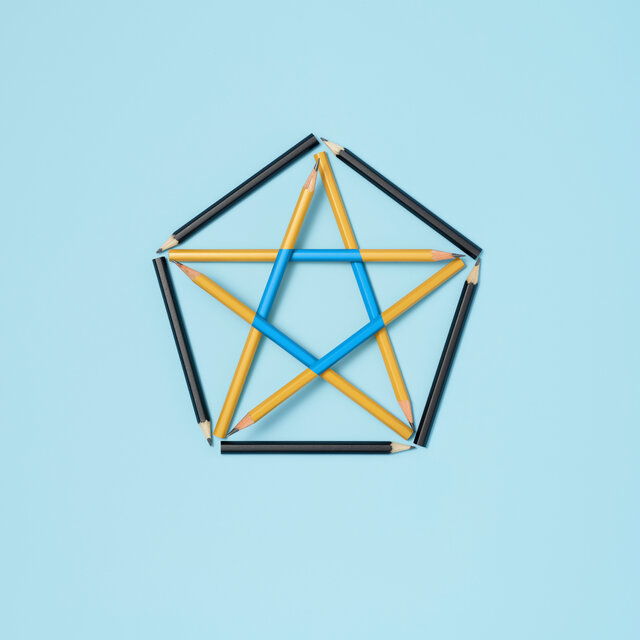A five-pointed star is formed by yellow pencils with five black pencils connecting the points. The pentagram formed in the center of the star by its overlapping lines is highlighted in blue. All on a light blue background. 